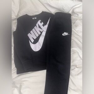 Kids Nike sweatsuit